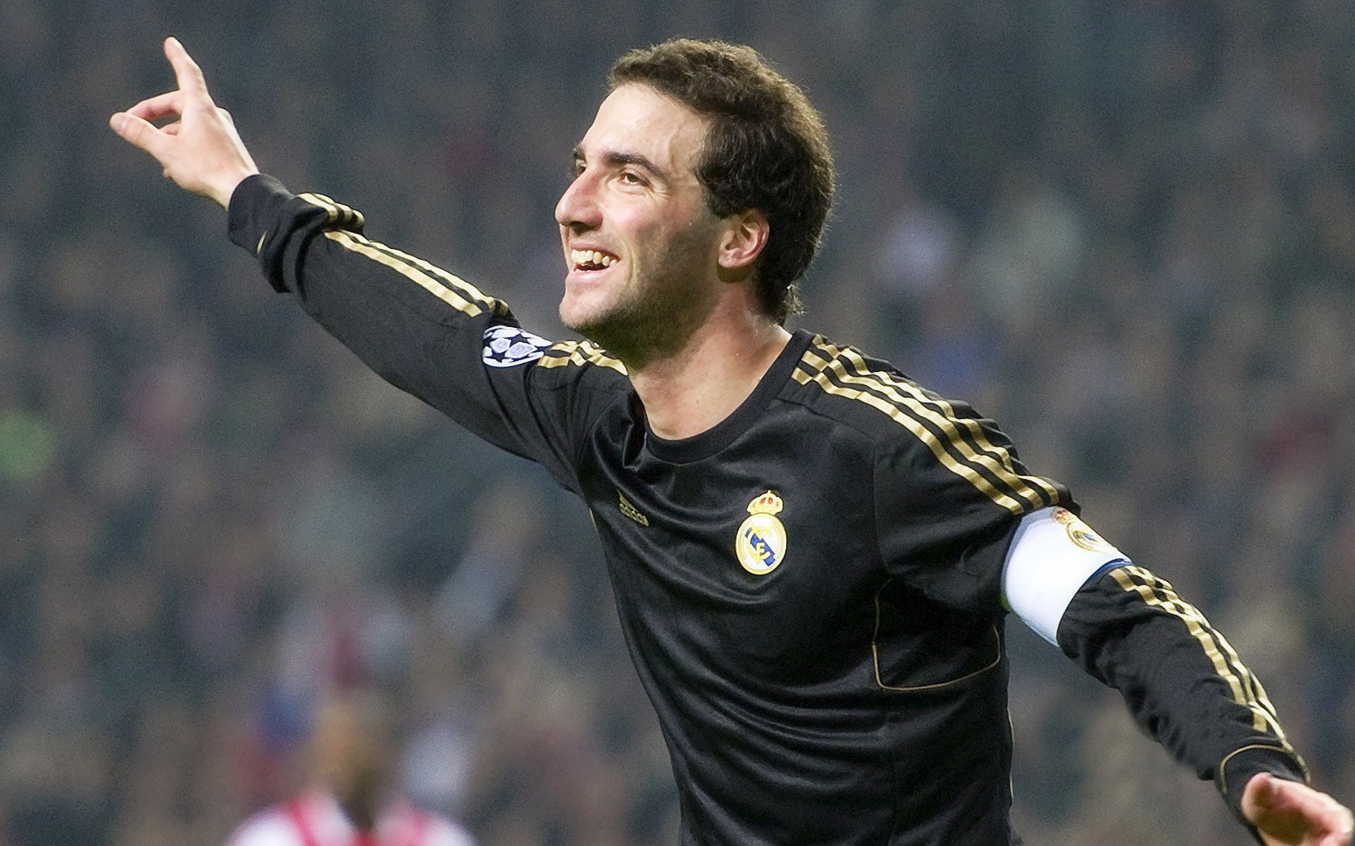 国足备战氛围积极信心十足,国足成员报到最积极